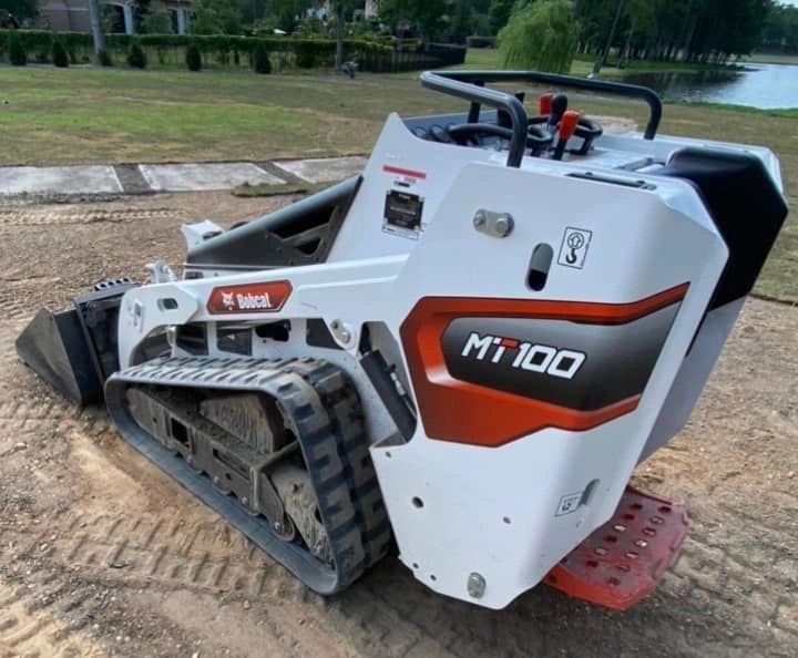 Bobcat M1100 mini skid steer